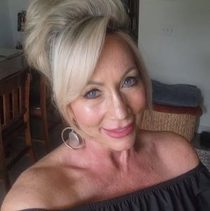 Meet your Posher, Adele